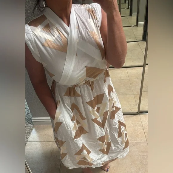 Coocu aether Elegant White and gold Dress - Picture 2 of 7